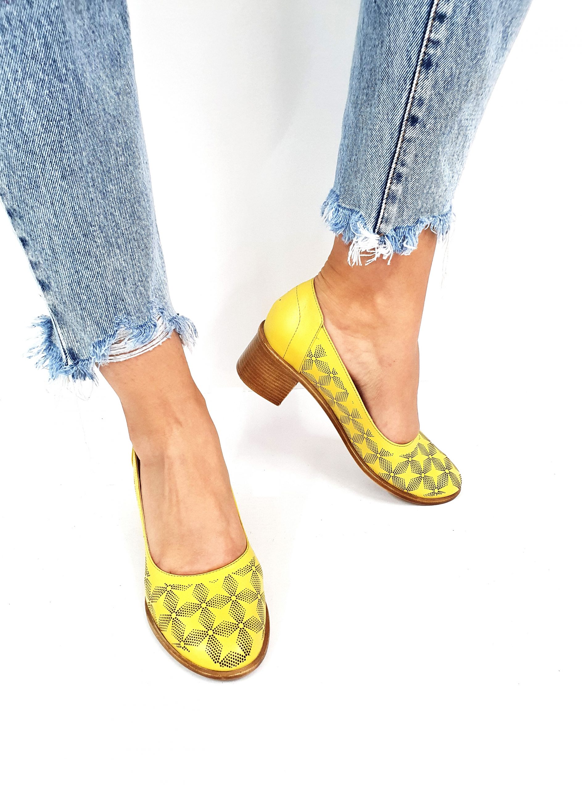 Pantofi dama perforati din piele naturala - Galben - T13 G Pantofi dama perforati din piele naturala - Galben - T13 G