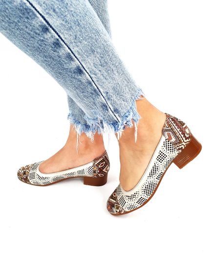 Pantofi dama perforati din piele naturala - Bej cu Model Traditional Maro - T12 BMTM