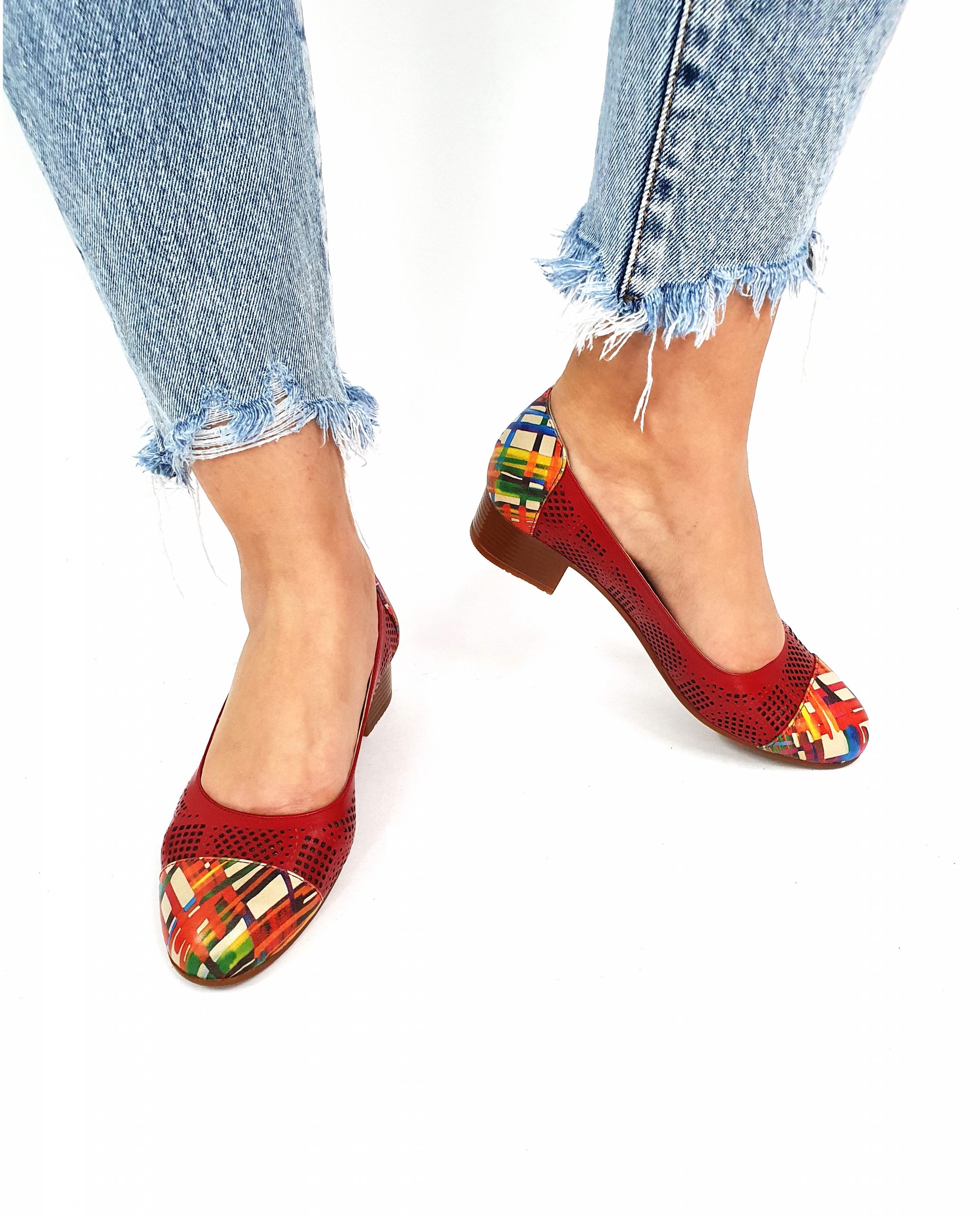Pantofi dama perforati din piele naturala - Rosu cu Linii Colorate - T12 RLC Pantofi dama perforati din piele naturala - Rosu cu Linii Colorate - T12 RLC