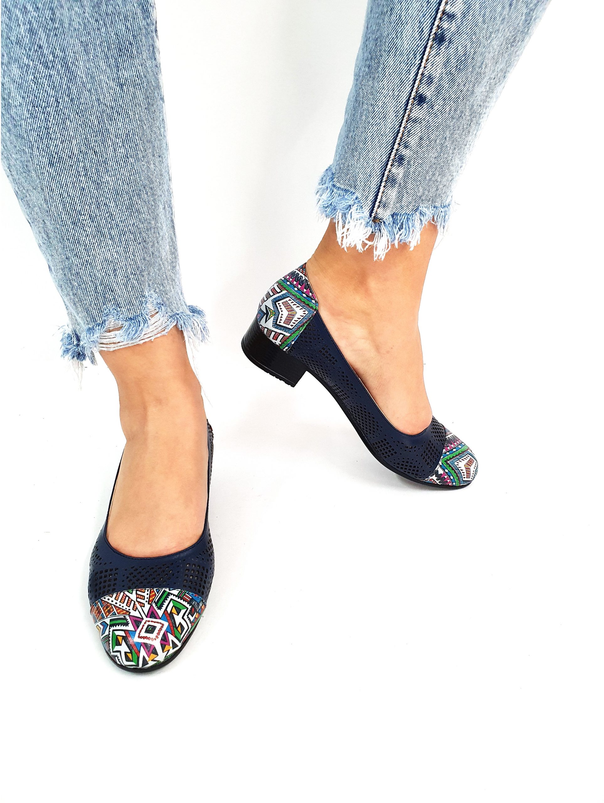 Pantofi dama perforati din piele naturala - Bleumarin cu Model Traditional - T12 BMT Pantofi dama perforati din piele naturala - Bleumarin cu Model Traditional - T12 BMT