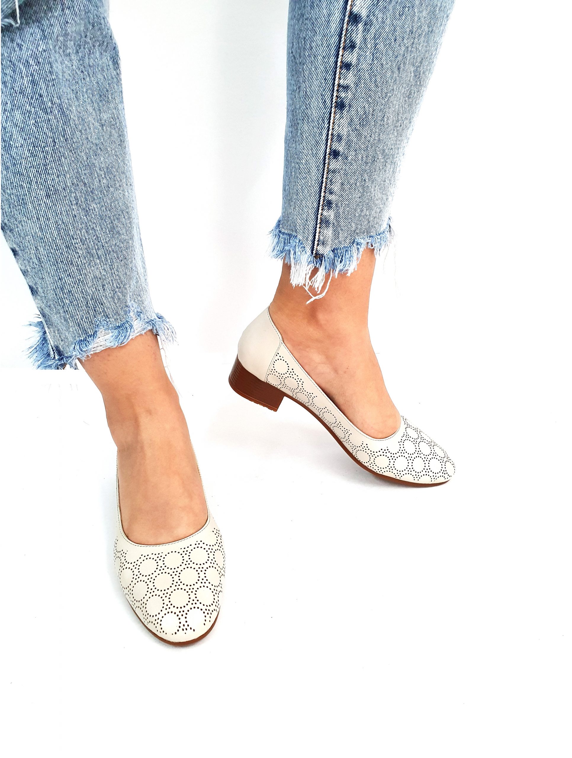 Pantofi dama perforati din piele naturala - Bej - T9 BJ Pantofi dama perforati din piele naturala - Bej - T9 BJ
