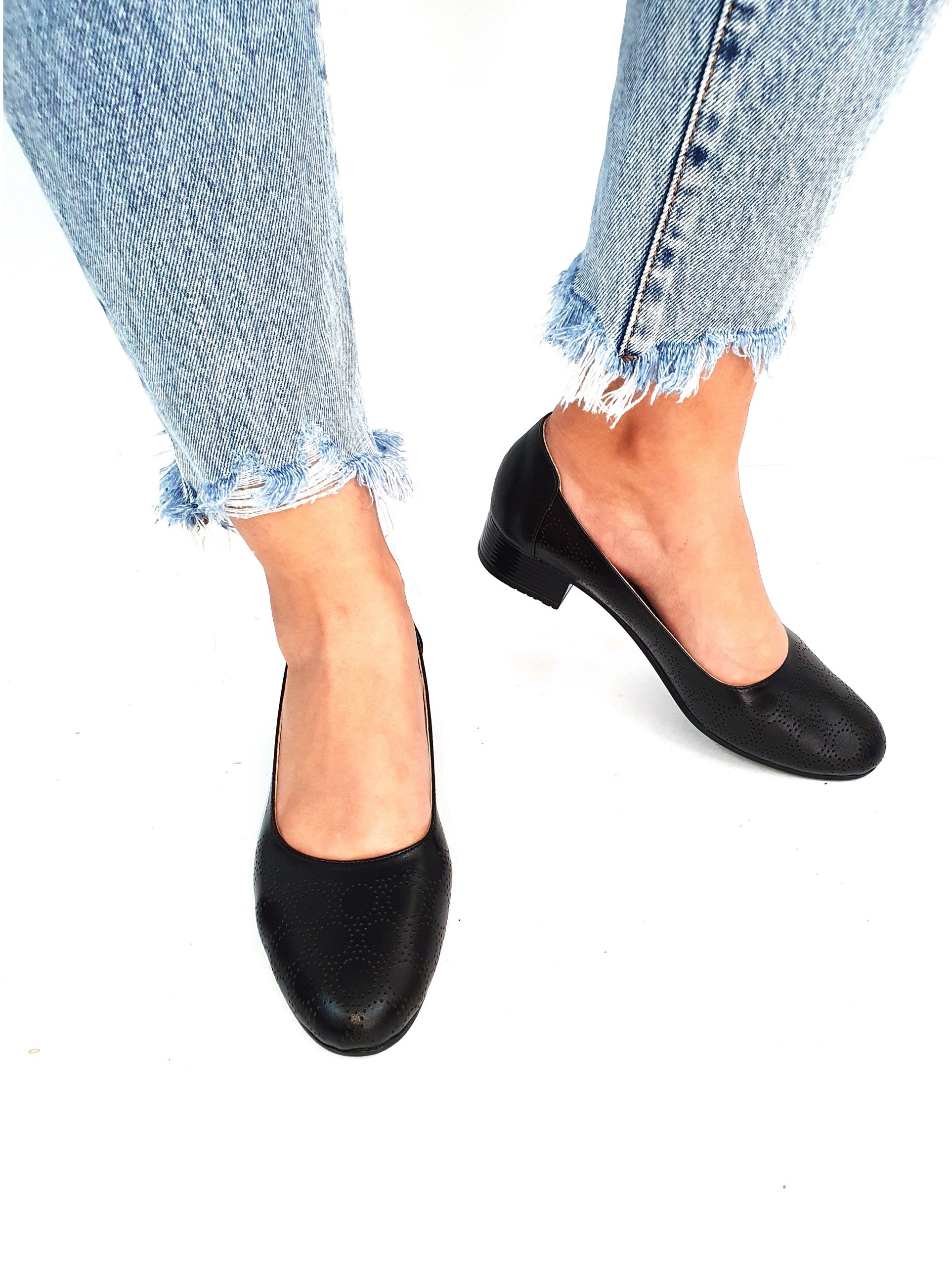 Pantofi dama perforati din piele naturala - Negru - T9 N Pantofi dama perforati din piele naturala - Negru - T9 N