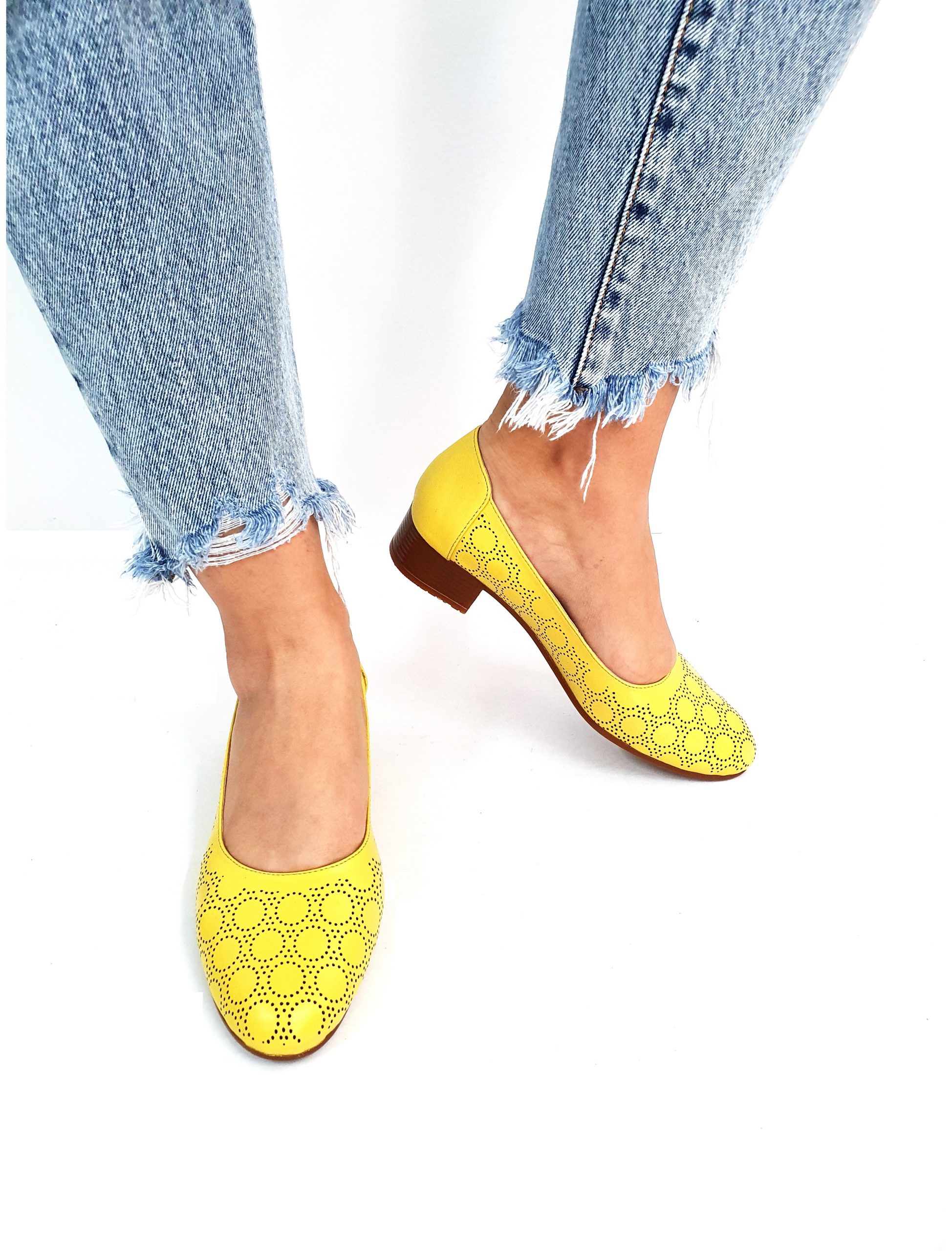 Pantofi dama perforati din piele naturala - Galben - T9 G Pantofi dama perforati din piele naturala - Galben - T9 G