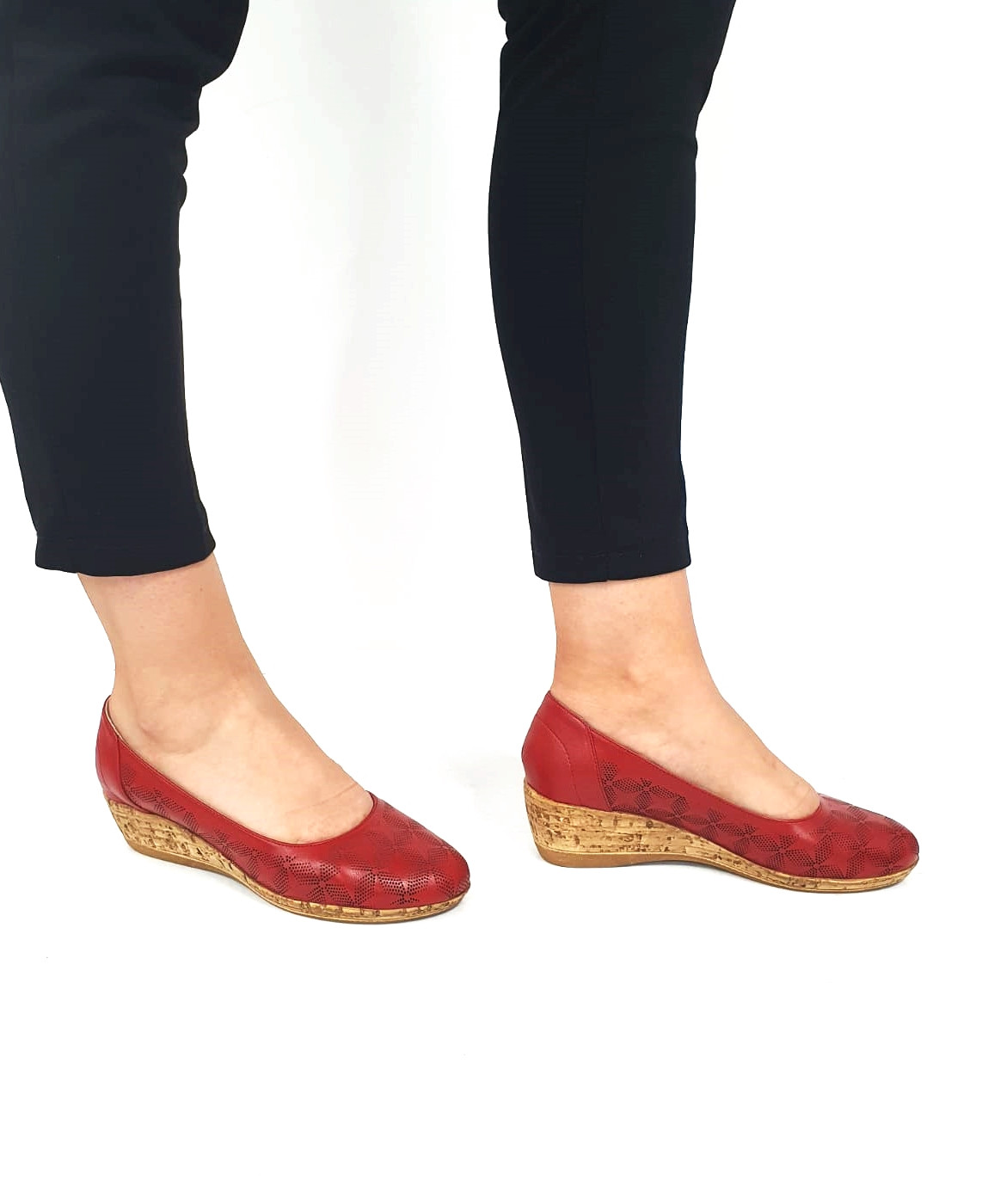 Pantofi dama perforati din piele naturala - Rosu - T13 R Pantofi dama perforati din piele naturala - Rosu - T13 R