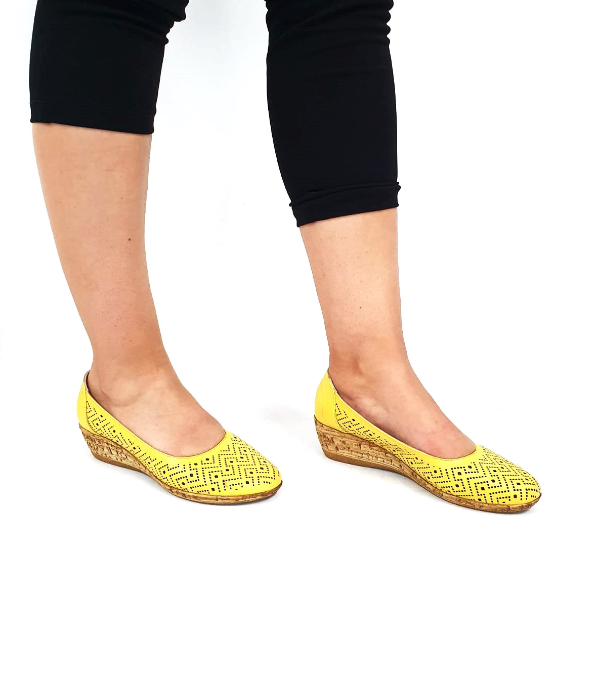 Pantofi dama perforati din piele naturala - Galben - T14 GA Pantofi dama perforati din piele naturala - Galben - T14 GA