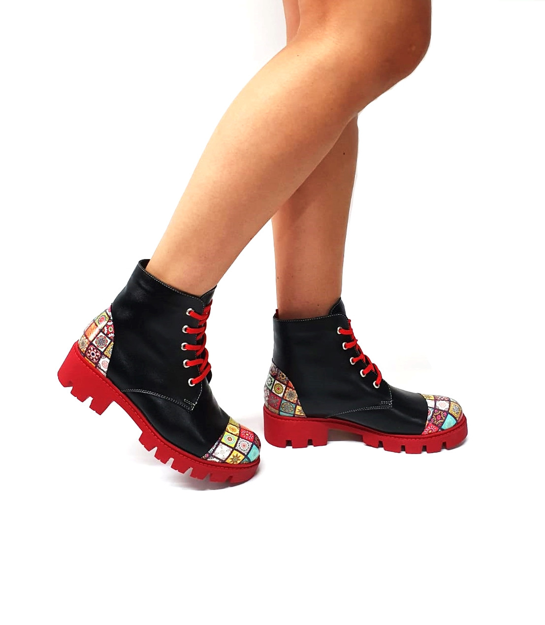 Bocanci dama din piele naturala - Negru cu patratele 3D- BC26 NP3D Bocanci dama din piele naturala - Negru cu patratele 3D- BC26 NP3D